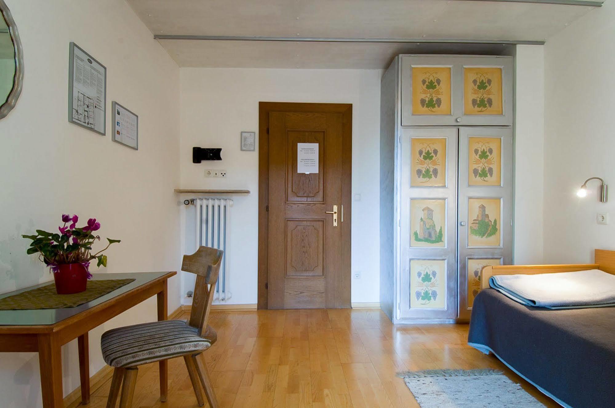 Hotel Kuhn Terlano Luaran gambar